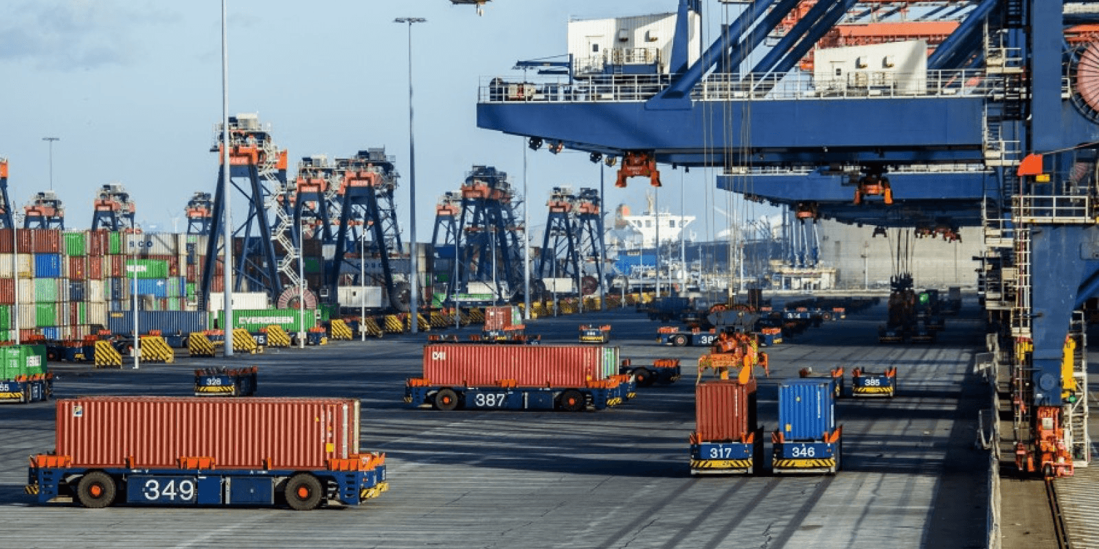 Rotterdam’s Euromax Terminal utilizes AGVs to autonomously shuttle containers from quay to stack areas.