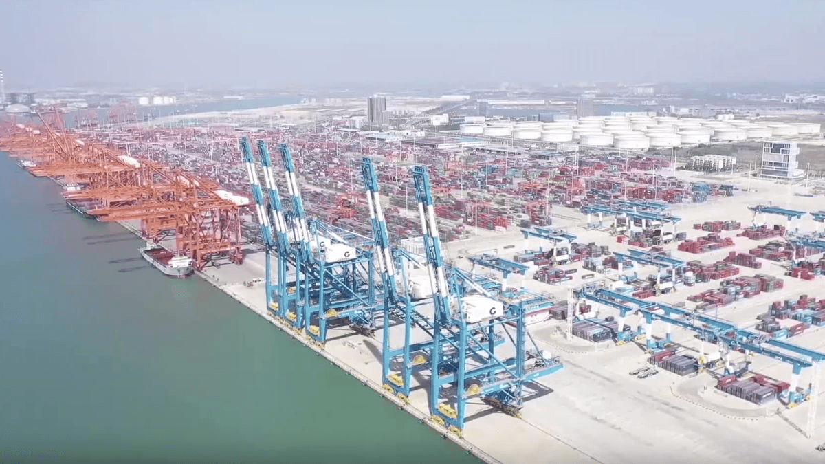Qingdao Port’s fully automated terminal deploys autonomous stacking cranes integrated with AI-driven yard management platforms.